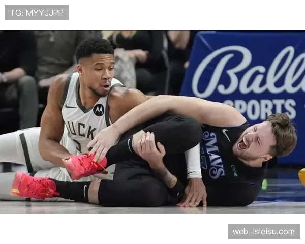 东契奇因脚踝酸痛出战成疑,或影响其PER排名关键战 东契奇因脚踝酸痛出战成疑,或影响其PER排名关键战